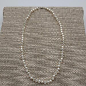 18 Inch Sterling Silver Simple Genuine White Pearls Necklace B332